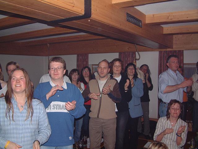 640x480 pixels (234K)