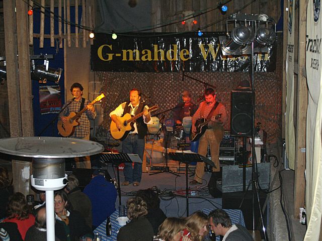 640x480 pixels (330K)