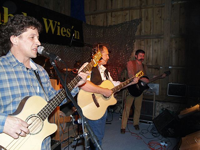 640x480 pixels (225K)