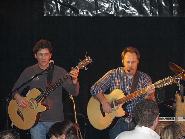 640x480 pixels (261K)