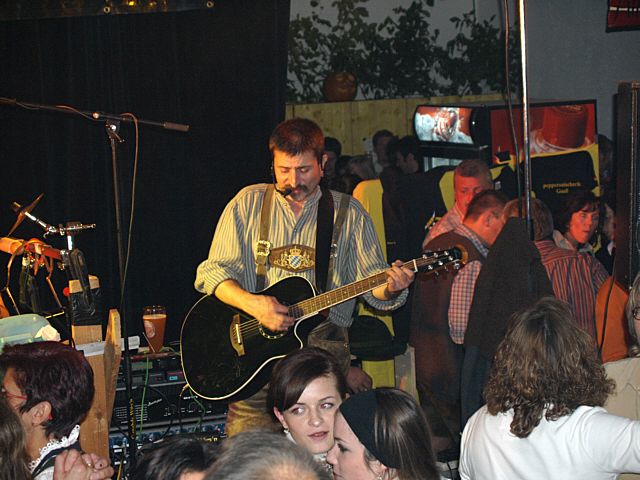 640x480 pixels (275K)