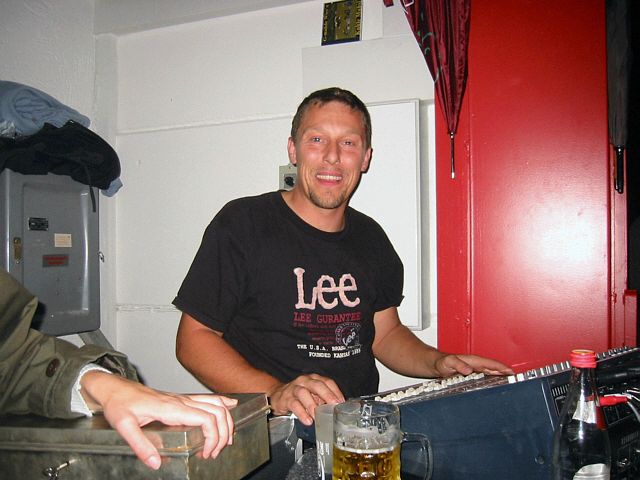 616x455 pixels (173K)