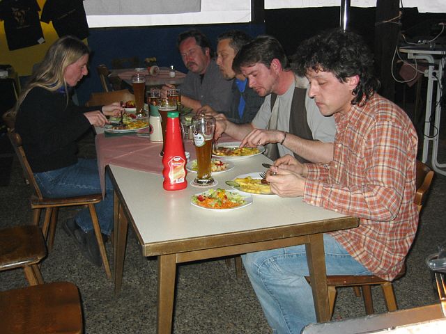 640x480 pixels (233K)