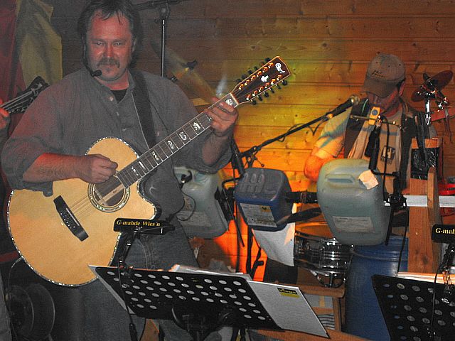 640x480 pixels (296K)