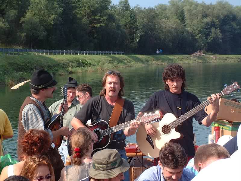 800x600 pixels (63K)