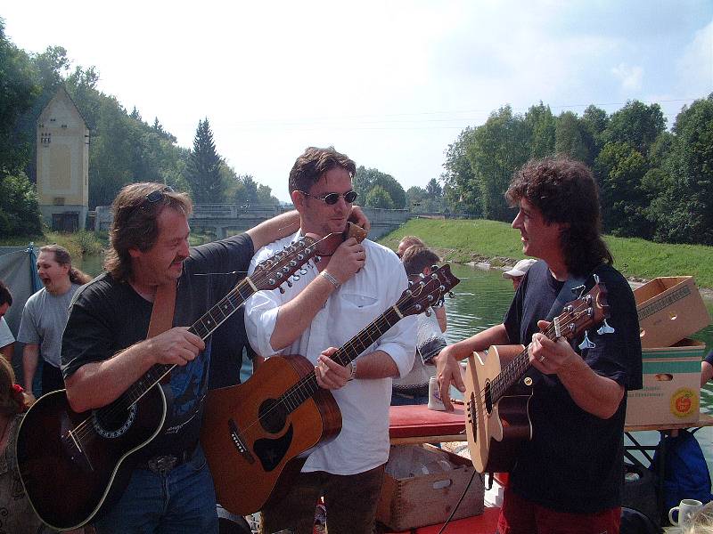 800x600 pixels (82K)