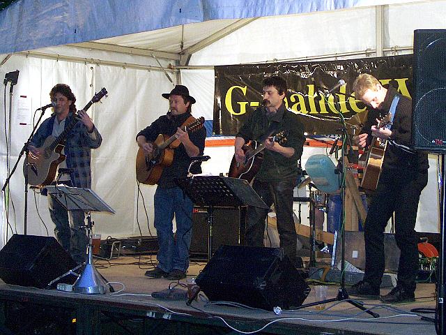 640x480 pixels (365K)