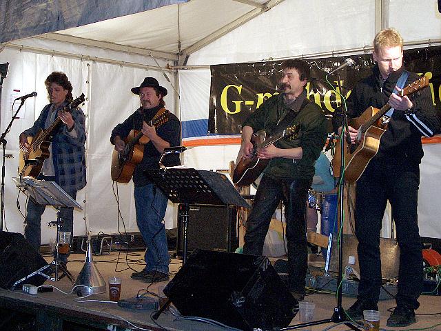 640x480 pixels (372K)