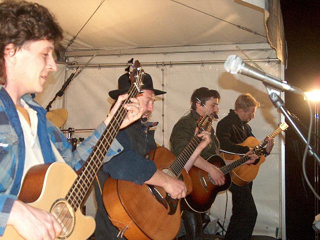 640x480 pixels (325K)