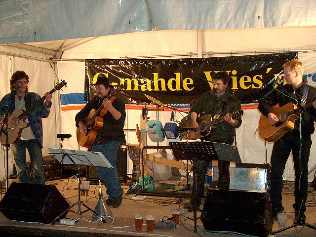 640x480 pixels (381K)