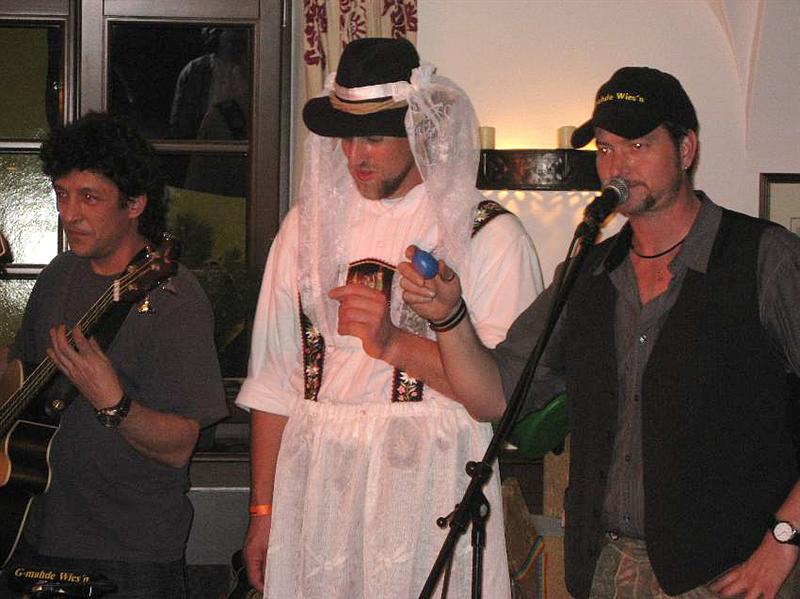 800x599 pixels (70K)