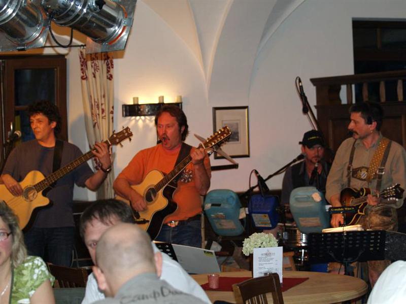 800x599 pixels (61K)