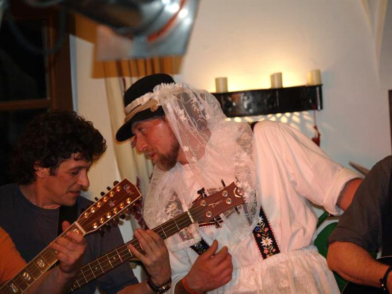 800x599 pixels (56K)