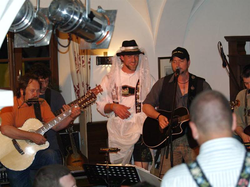 800x599 pixels (64K)