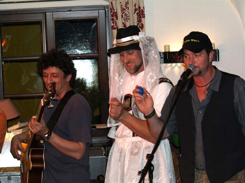 800x599 pixels (63K)