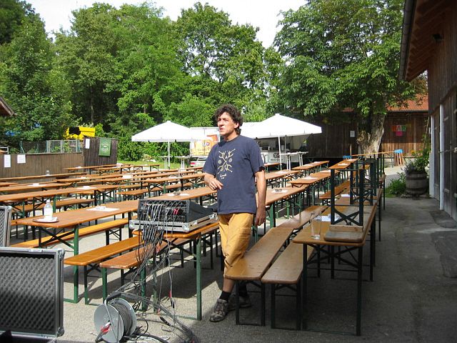 640x480 pixels (306K)