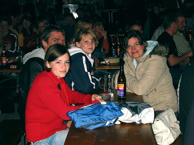 640x480 pixels (215K)