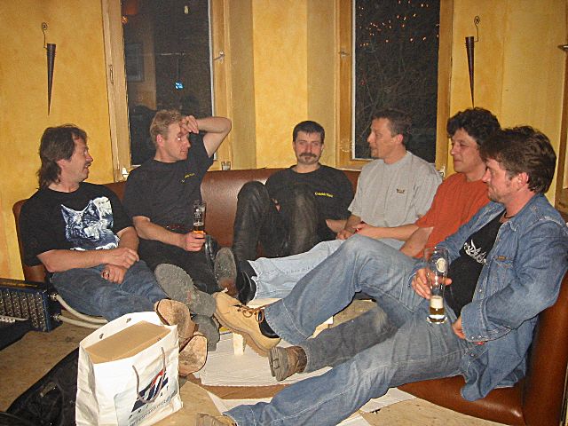 640x480 pixels (295K)