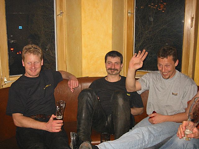 640x480 pixels (261K)