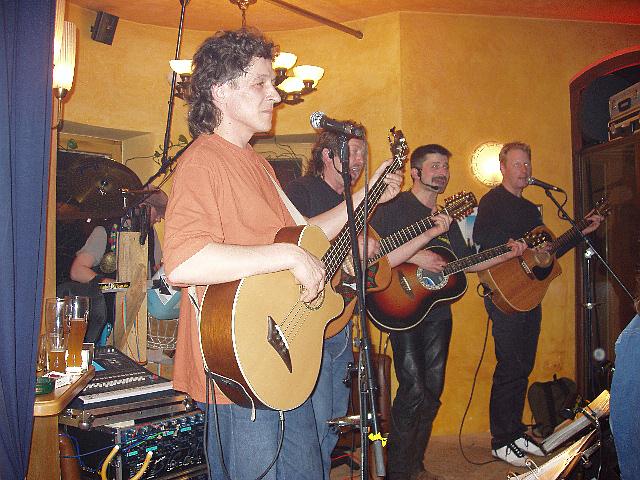 640x480 pixels (72K)