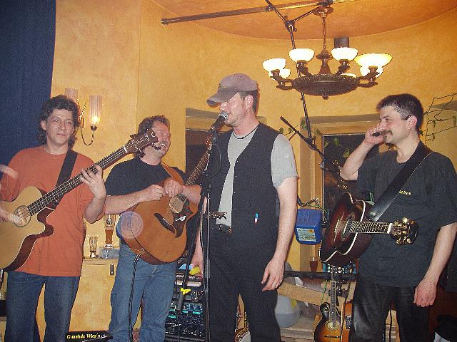 640x480 pixels (70K)