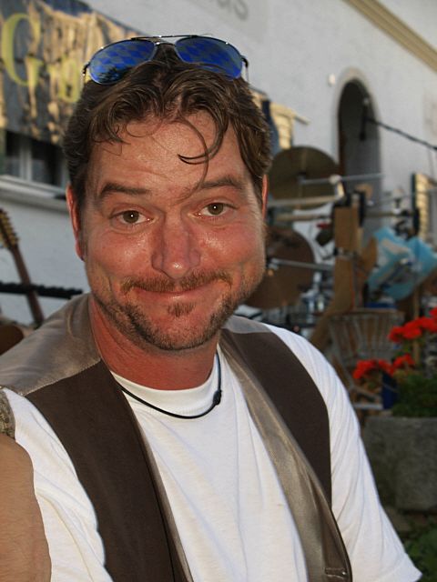 480x640 pixels (50K)