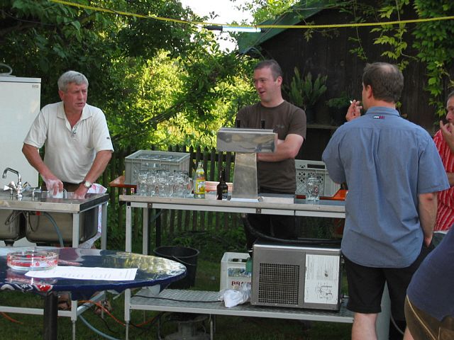 640x480 pixels (76K)