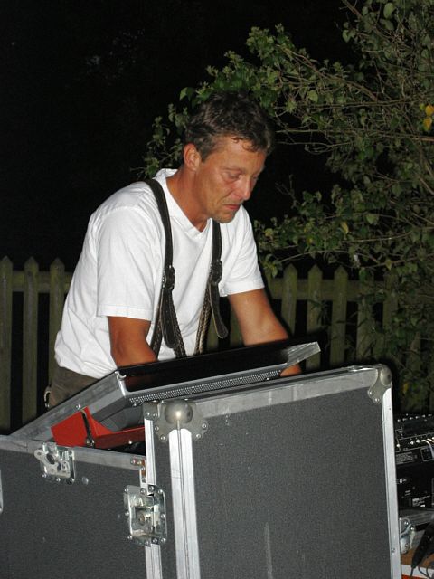 480x640 pixels (55K)