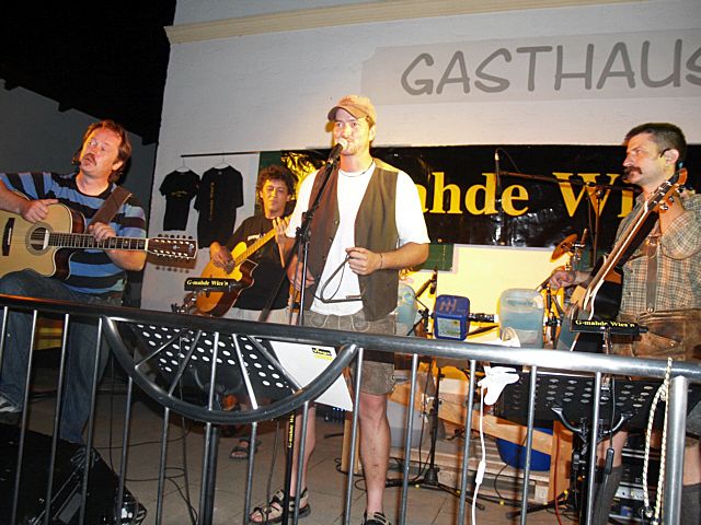 640x480 pixels (79K)