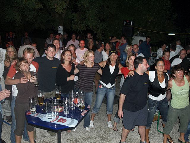 640x480 pixels (72K)