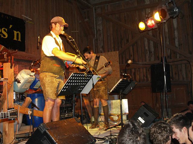 640x480 pixels (225K)