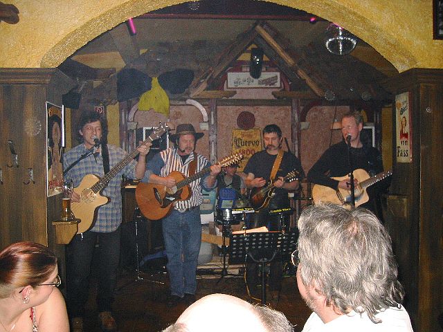 640x480 pixels (343K)