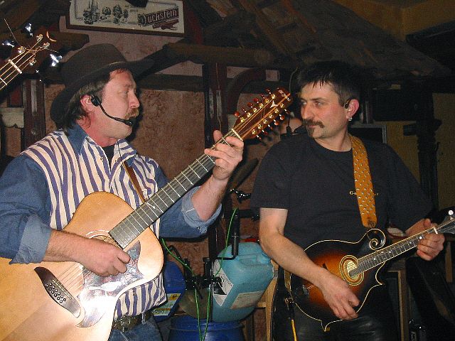 640x480 pixels (319K)