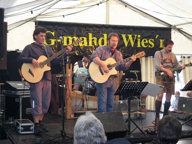 640x480 pixels (275K)