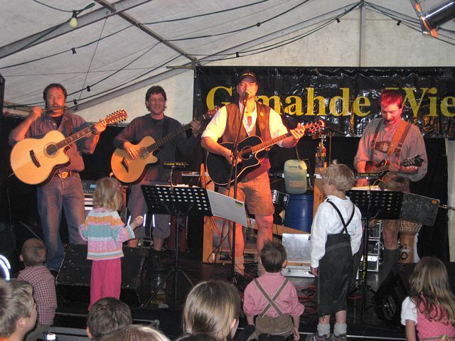 640x480 pixels (300K)