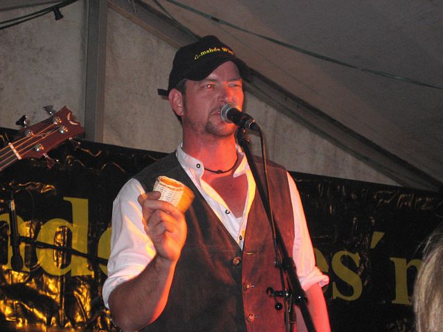 640x480 pixels (251K)