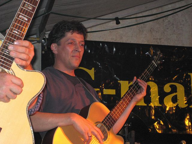 640x480 pixels (255K)