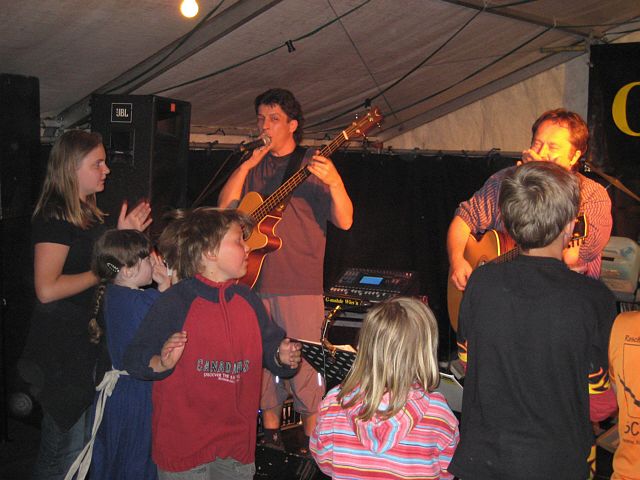 640x480 pixels (254K)