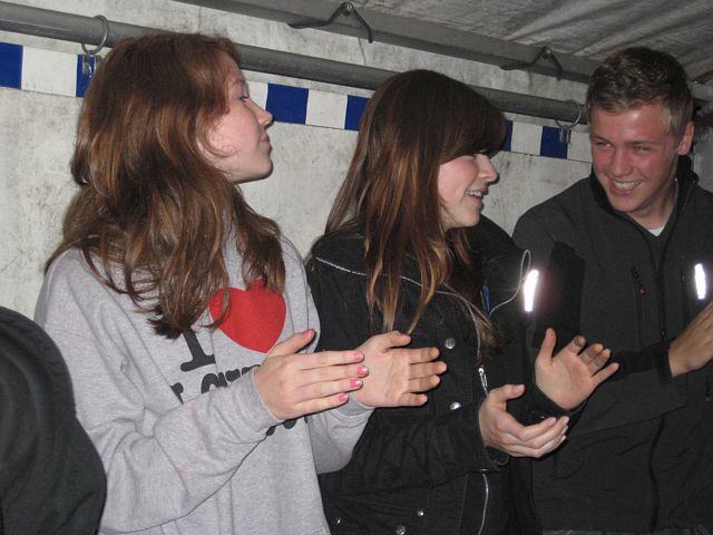 640x480 pixels (215K)