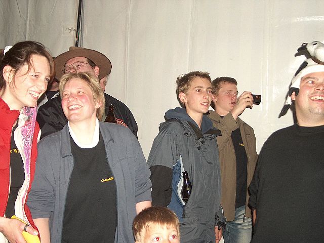 640x480 pixels (236K)