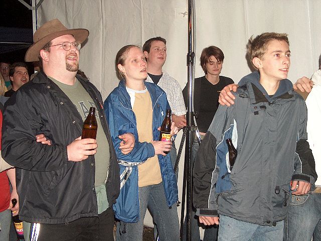 640x480 pixels (287K)