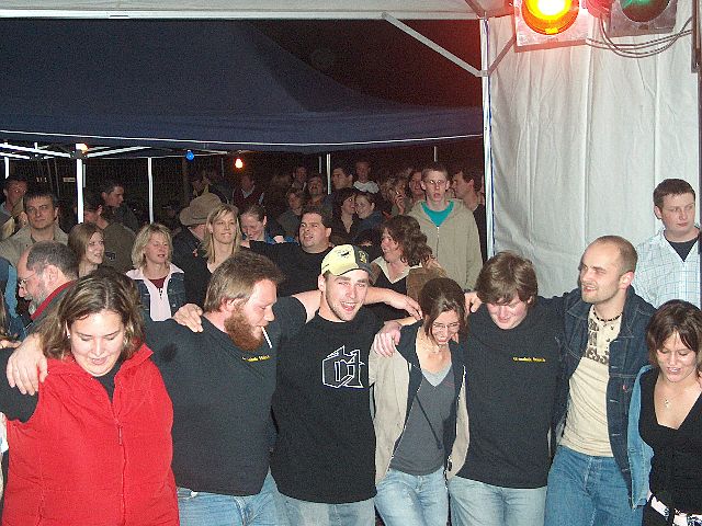 640x480 pixels (351K)