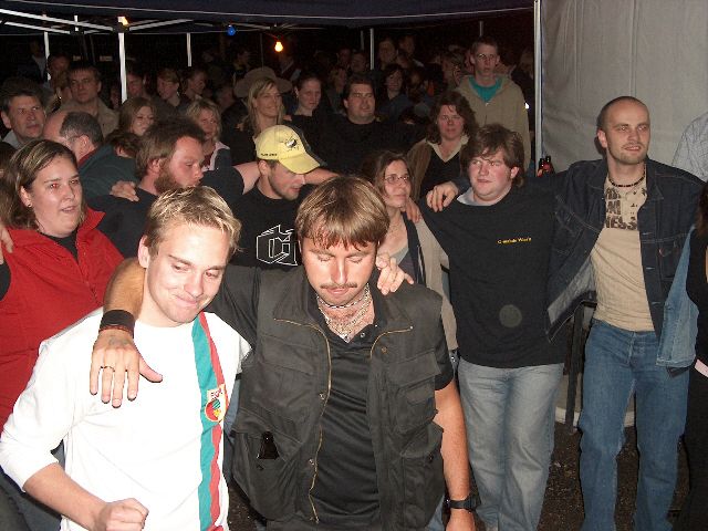 640x480 pixels (230K)