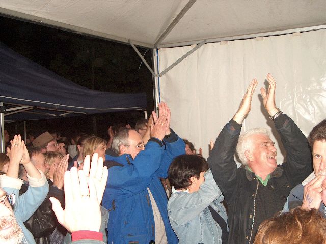 640x480 pixels (233K)