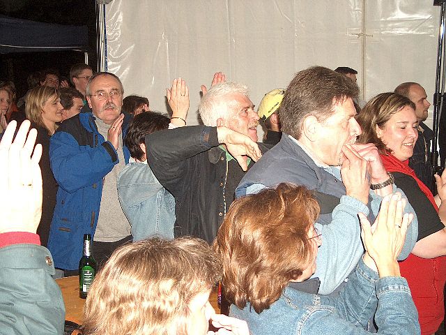 640x480 pixels (337K)