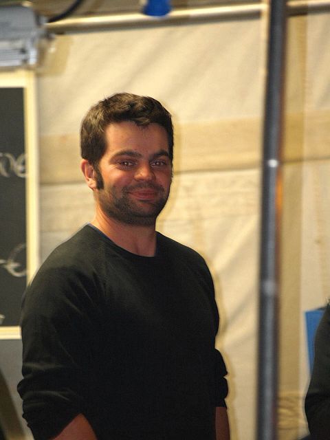 480x640 pixels (137K)