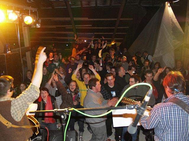 640x480 pixels (215K)