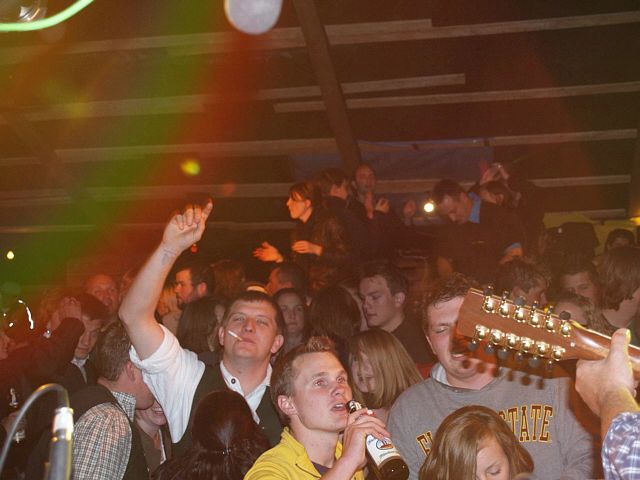 640x480 pixels (151K)