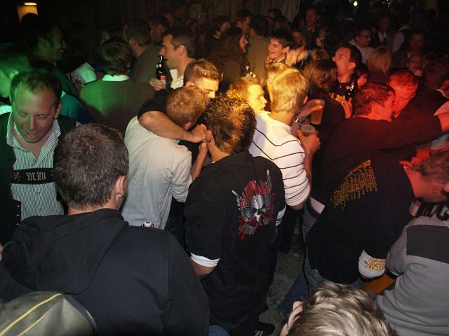 640x480 pixels (166K)