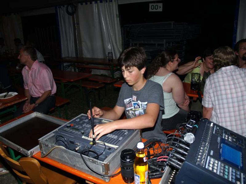 800x599 pixels (68K)